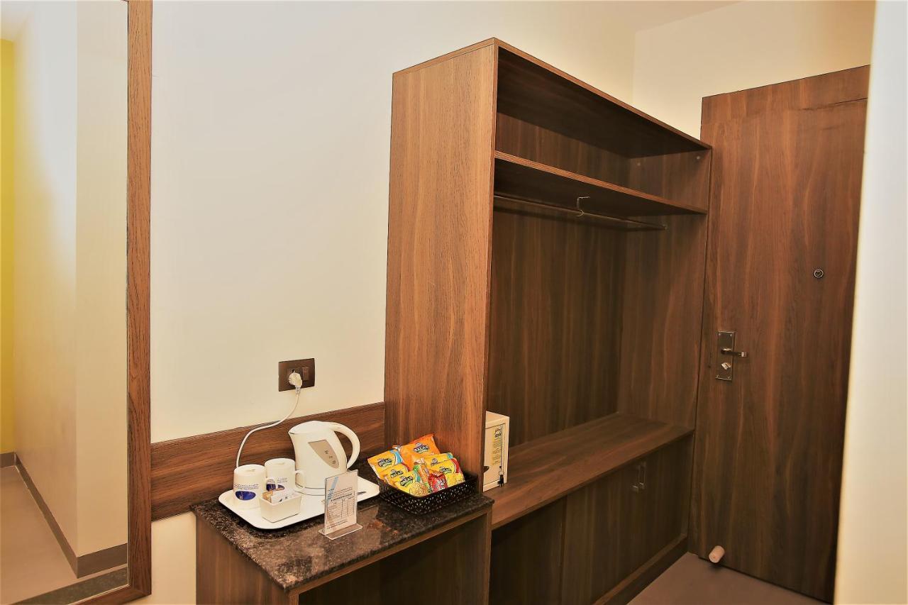 Genx Surat By 1589 Hotels Palsana  Exterior photo