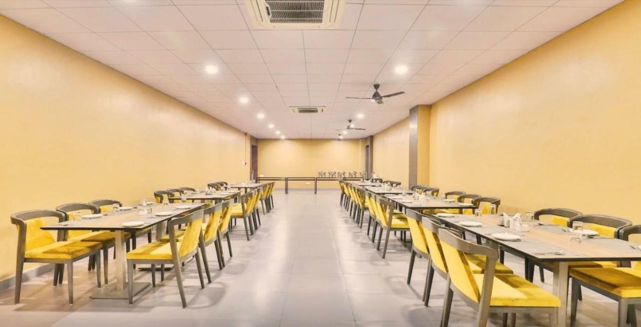 Genx Surat By 1589 Hotels Palsana  Exterior photo